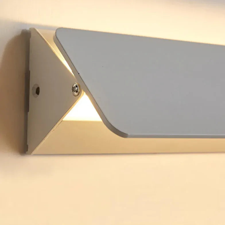 White Flush Wall Light Orr Metal Led