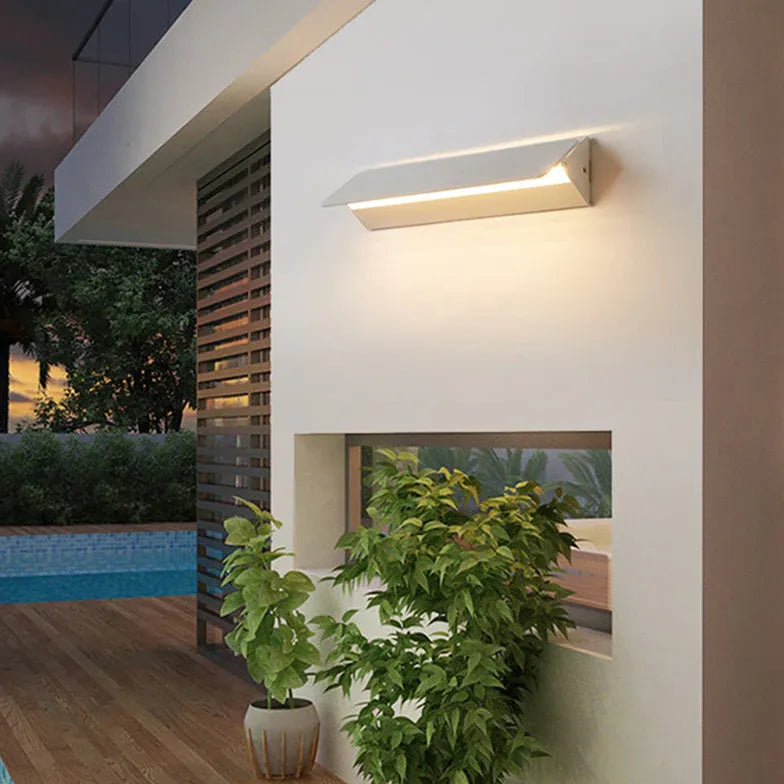 White Flush Wall Light Orr Metal Led